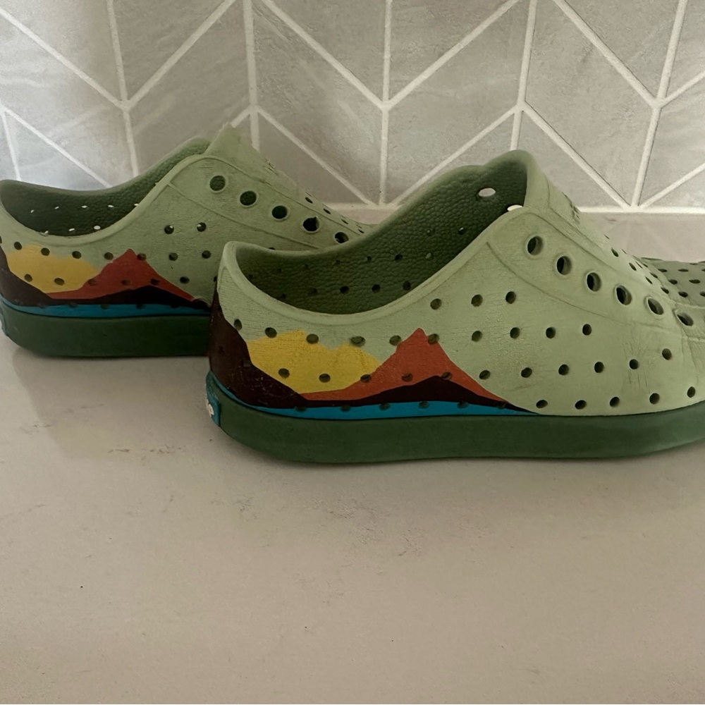 Native Jefferson Block Tea Green/Loch Green/Crater Mountain Block Shoes Size 9